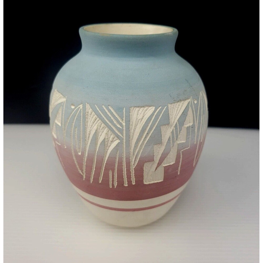 Vintage Mesa Verde Navajo Etched Pottery Vase KNHO Signed Lisa 5. 5" Blue Pink